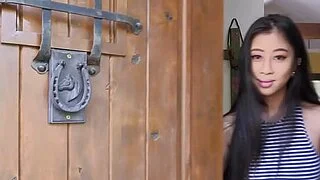PropertySex - 巨乳の不動産エージェントが顧客とセックス